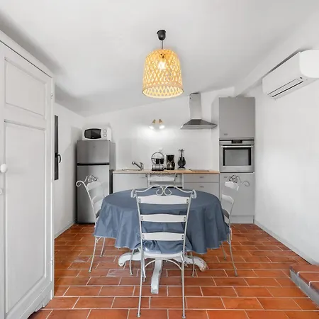 Provençal, 900 M Hébergement de vacances *