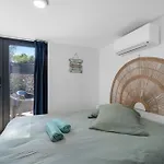 Provencal, 900 M Sanary-sur-Mer
