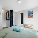 Provencal, 900 M * Sanary-sur-Mer