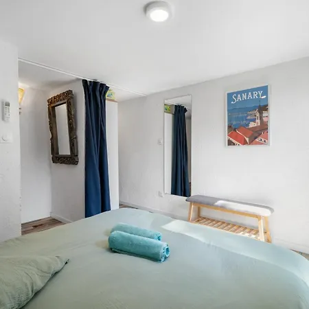 Provencal, 900 M * Sanary-sur-Mer